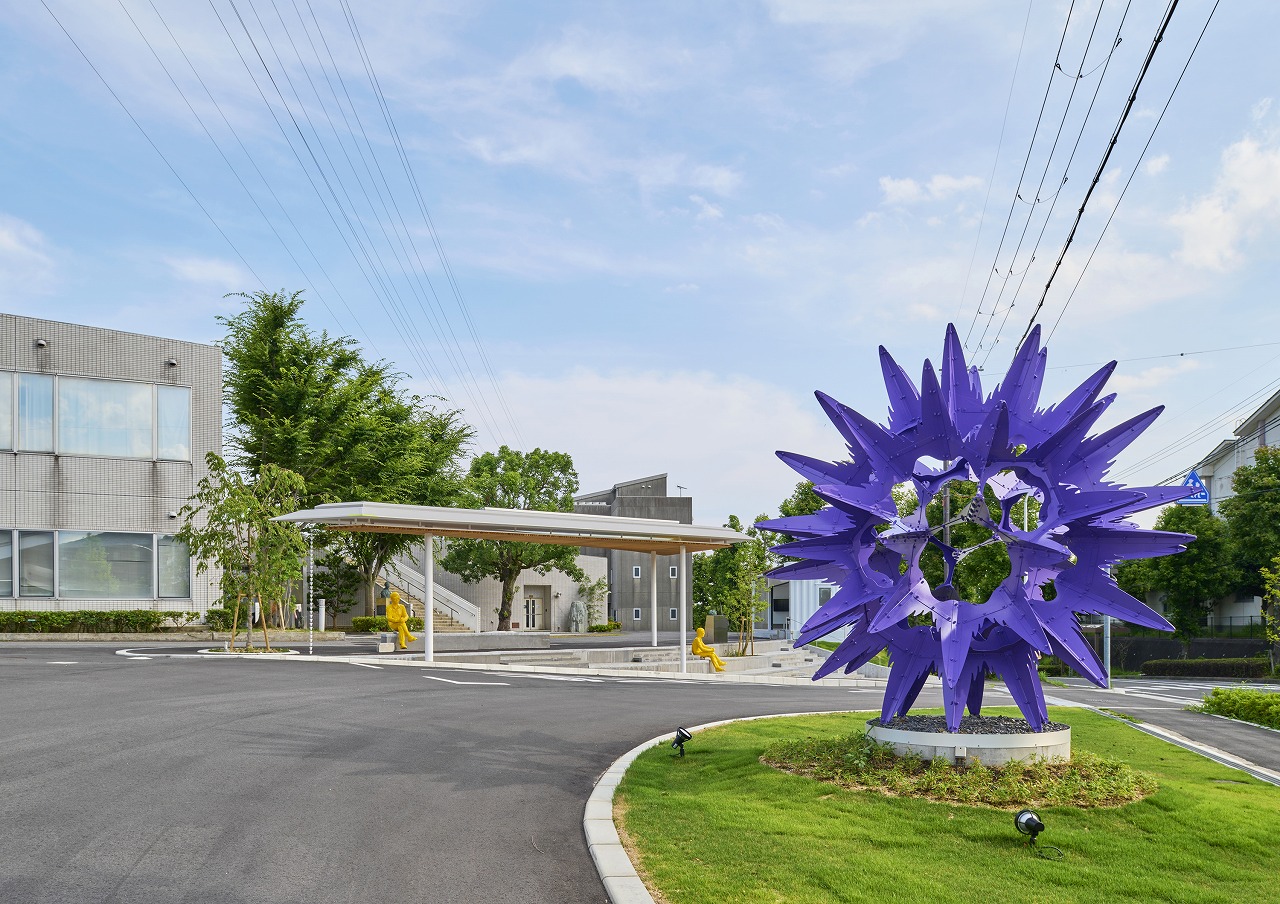 成安造形大学　エントランス