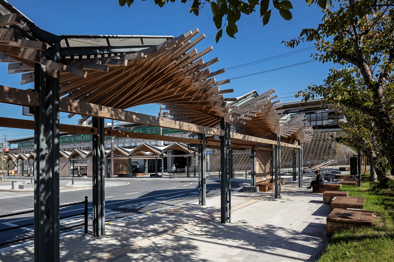 堅田駅西口広場